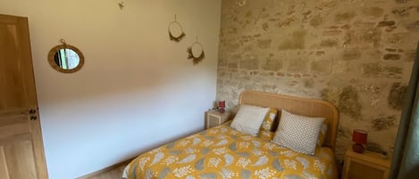 1 bedroom, iron/ironing board, travel crib, WiFi