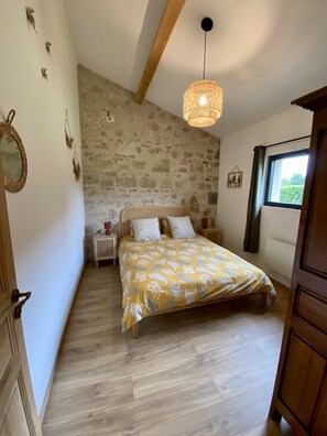 1 habitación, tabla de planchar con plancha, cuna de viaje y wifi