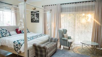 5 bedrooms, iron/ironing board, WiFi, bed sheets