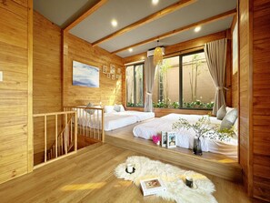 Apartment, Balcony, Courtyard View | Busa memori, item bar mini percuma, ruang kerja komputer riba 