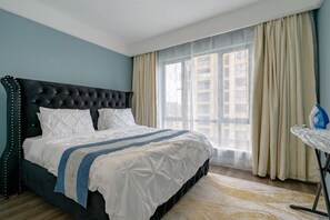 Executive-Apartment, 1 King-Bett, Stadtblick | 1 Schlafzimmer, hochwertige Bettwaren, Betten mit Memory-Foam-Matratzen