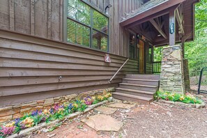 Property grounds - 10 MINUTES FROM HELEN GEORGIA. (Cleveland)