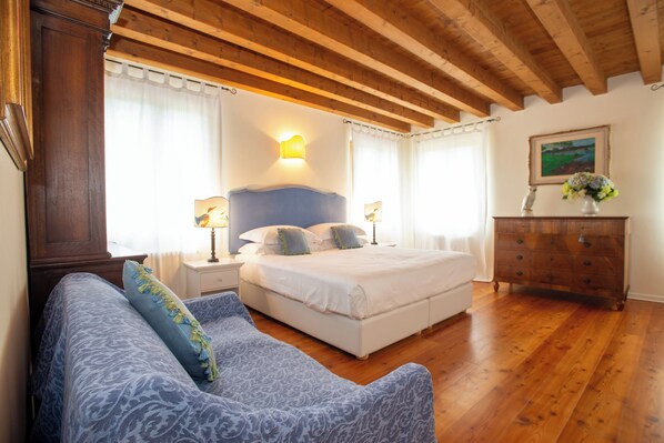 Suite, 2 Bedrooms, Hill View