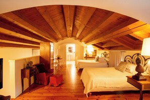 Chambre familiale, vue sur la colline | Accès au Wi-Fi (inclus)
