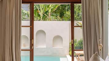 Deluxe-Villa, Poolblick | 1 Schlafzimmer, Zimmersafe