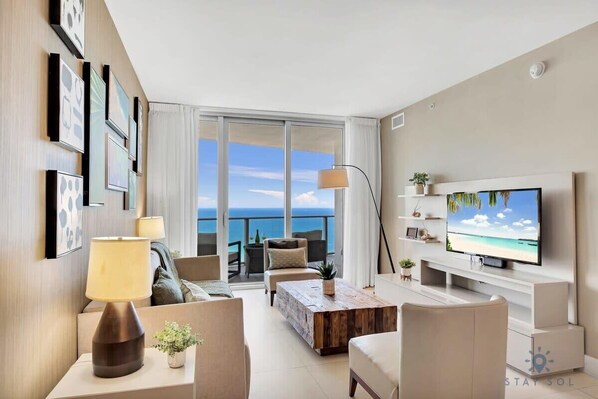 TV, offices - 1BR Ocean View Balcony - Amazing Pool (Hollywood)