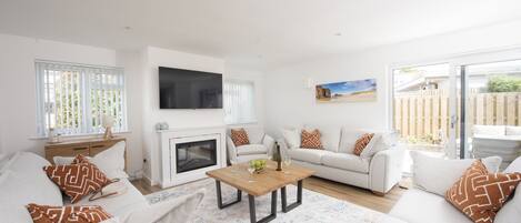 Smart TV, video games