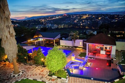 Net Luna Villa Hotel and Tours 