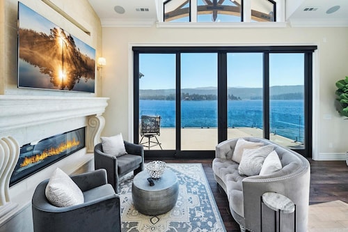 Waterfront Dreams: Luxurious Lakefront! Incredible Views! 5 Masters! A/C! Extravagant Outdoor Living! Hot Tub! Pool Table and more!