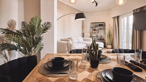 Leilighet – executive, balkong, byutsikt | Spisestue