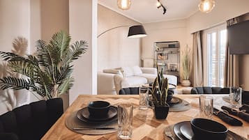 Apartemen Eksekutif, balkon, pemandangan kota | Ruang makan