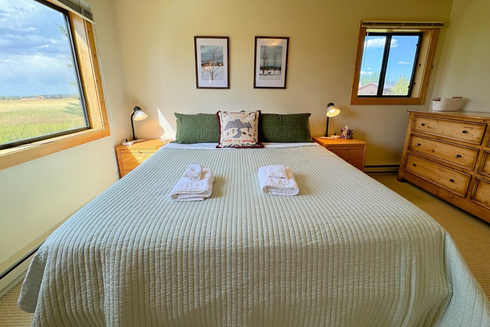 3 quartos, escrivaninha, Wi-Fi de cortesia, roupa de cama