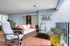 Terrace/patio - Waterfront Park | Gin Joint | Magnolia's (Charleston)