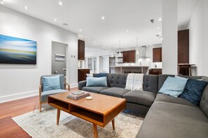 TV, stereo, offices - Waterfront Park | Gin Joint | Magnolia's (Charleston)