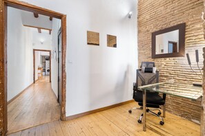 2 bedrooms, desk, iron/ironing board, WiFi