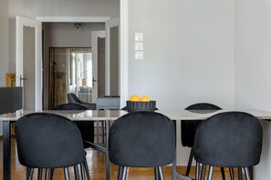 Dining room - The Classic Residence Acropolis by Aura Homes (Athens)