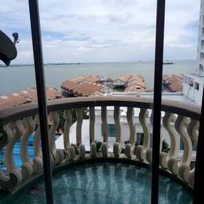 Balcony - Glory 2 Beds Room By Alpine (Port Dickson)