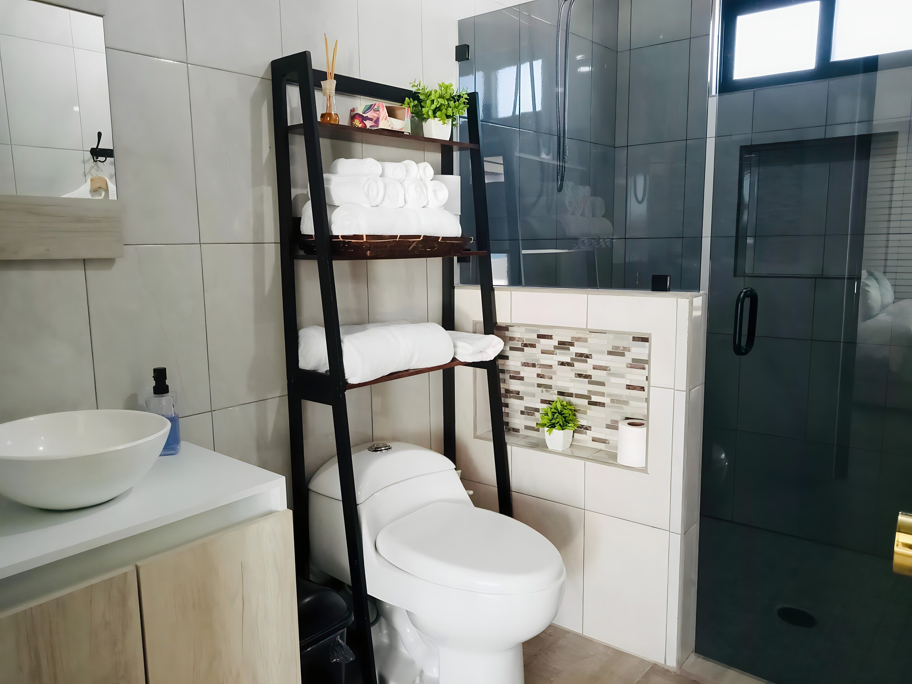 シャワー、ヘアドライヤー、タオル、石鹸