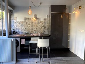 Fridge, oven, stovetop, dishwasher