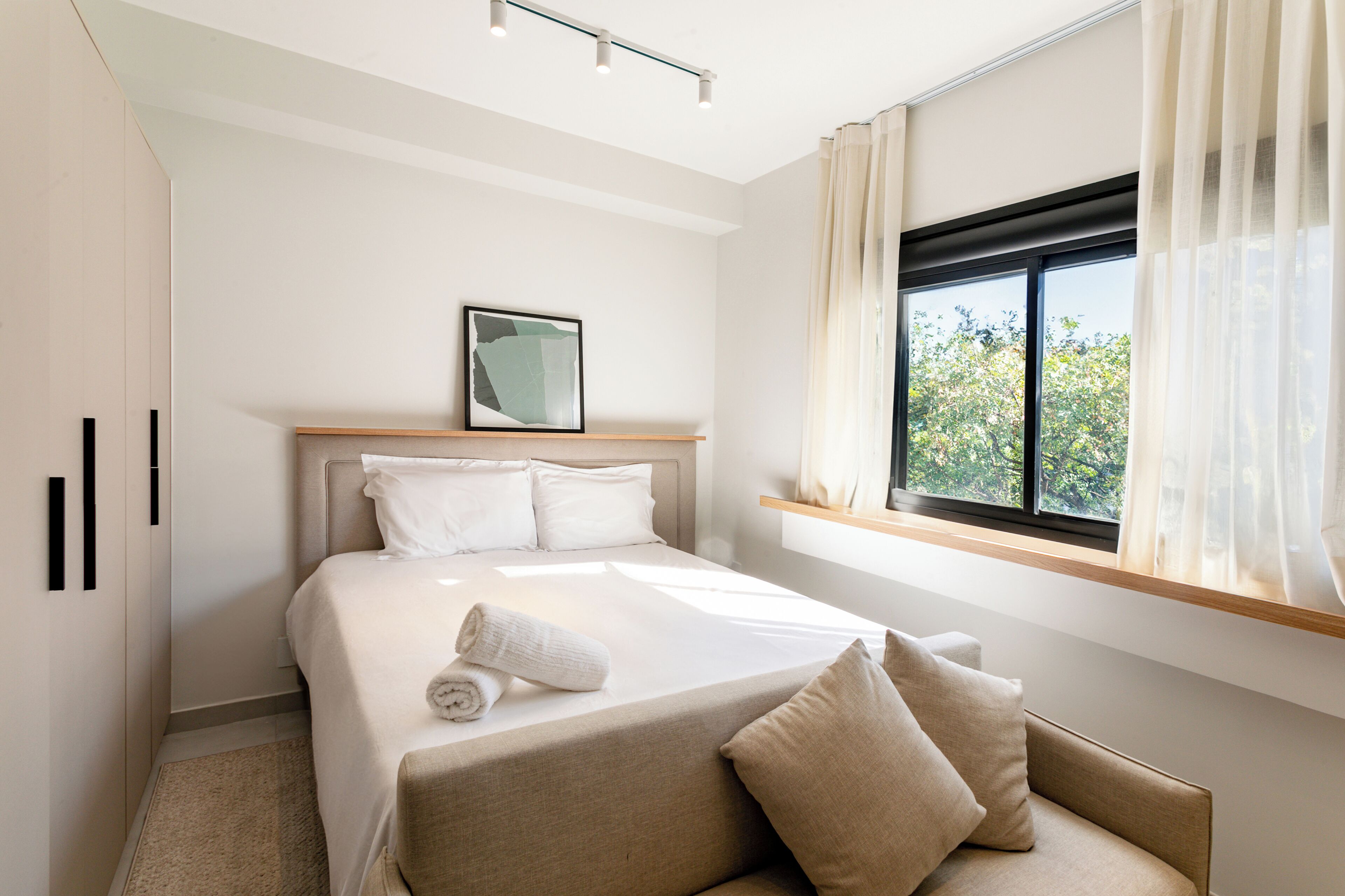 Feel Sampa Vila Olimpia 419 | Desk, laptop workspace, iron/ironing board, free WiFi