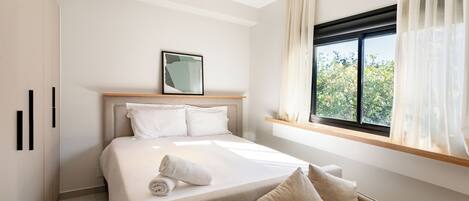 Feel Sampa Vila Olimpia 419 | Desk, laptop workspace, iron/ironing board, free WiFi