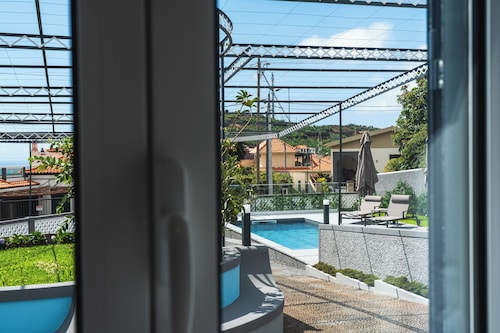 Holiday Home 'Solar Do Iheuzinho' with Mountain View, Wi-Fi and Air Conditioning