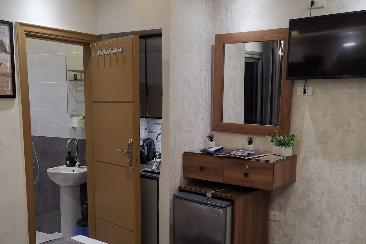 Premier tweepersoonskamer, 1 kingsize bed, en-suite badkamer, op tussenverdieping | Lakens van Egyptisch katoen, luxe beddengoed, donzen dekbedden