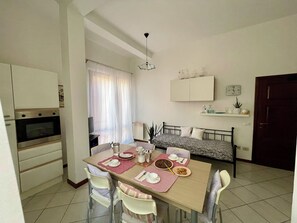 Dining - To the sea of Versilia (Pietrasanta)