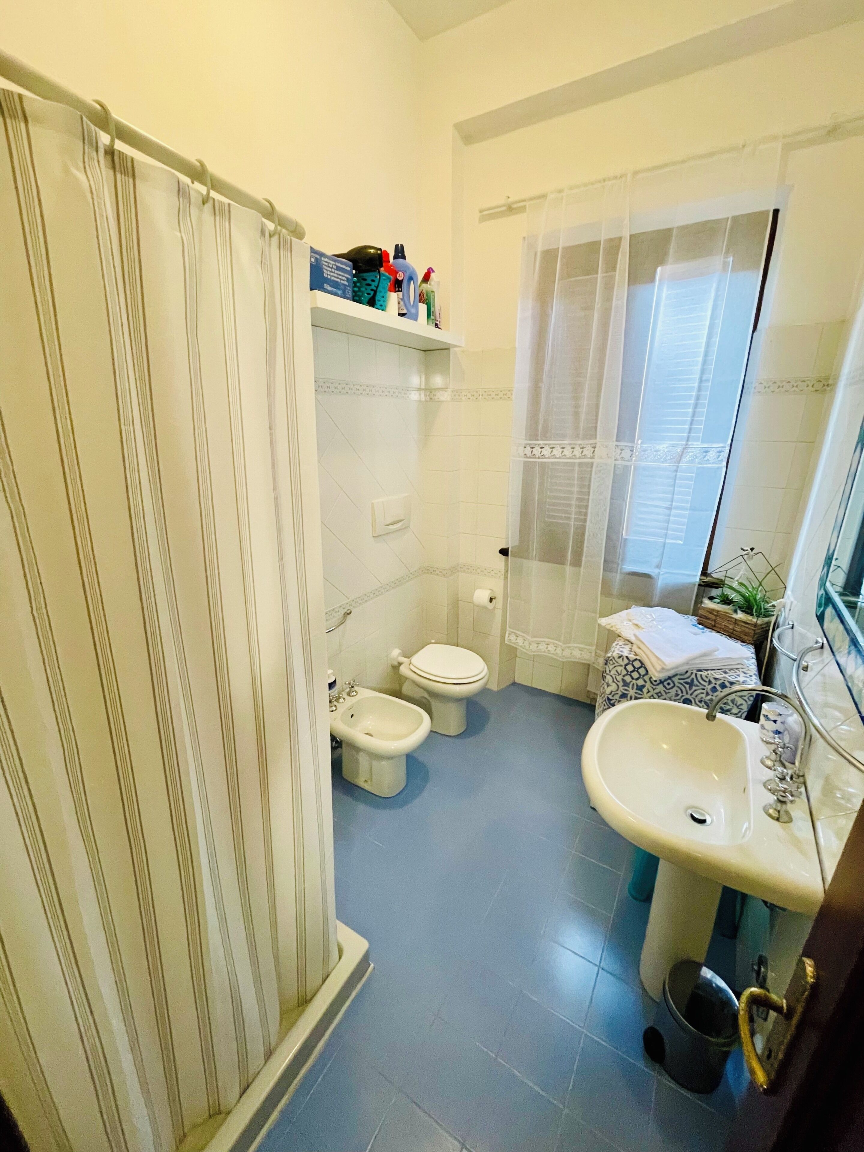 Dusche, Haartrockner, Bidet, Handtücher