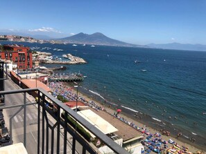 Property grounds - Bed and Breakfast 'Camera La Regina Del Mare' with Balcony, Wi-Fi and Air Conditioning (Napoli)