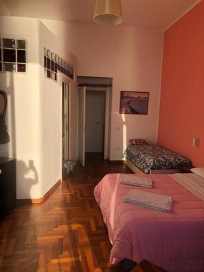 1 quarto, Wi-Fi de cortesia, roupa de cama