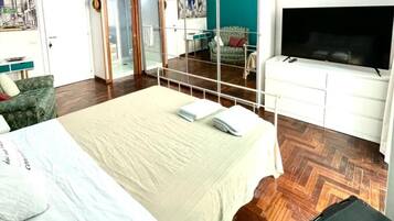 1 chambre, fer et planche Ă repasser, Wi-Fi gratuit, draps fournis