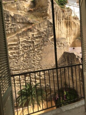 Interior - Bed and Breakfast 'Decimo 28' with Balcony, Wi-Fi and Air Conditioning (Napoli)