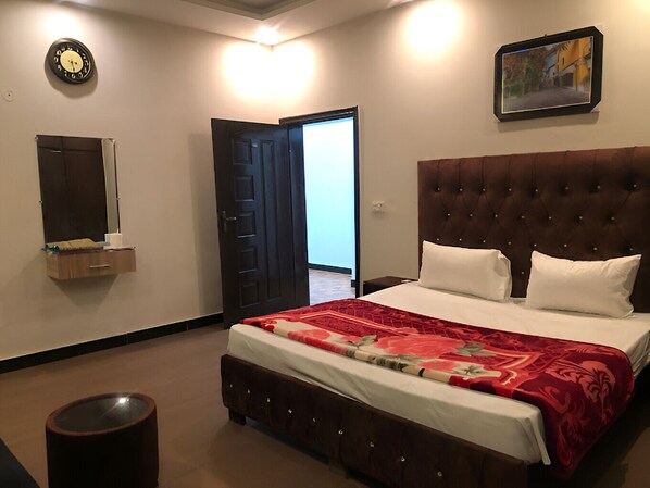 Deluxe Triple Room - Defence Mark Hotel (Lahore)