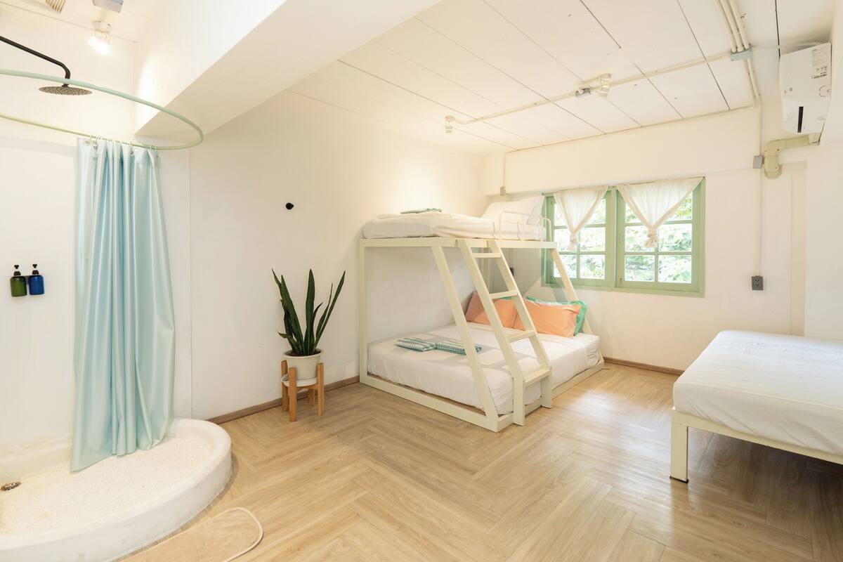 Habitación triple estándar, vistas a la ciudad