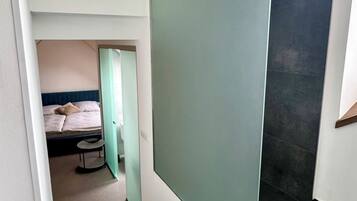 Romantic Apartment, Garden View | Minibar, blackout curtains, soundproofing, free WiFi