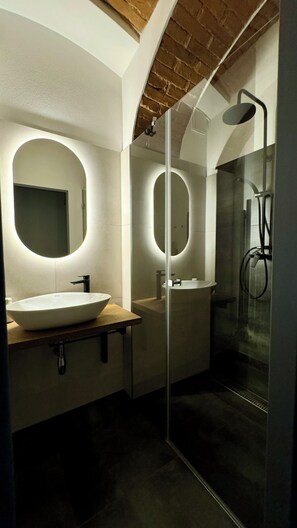 Deluxe Apartment, City View | Bathroom - Family Apartments Černice (Mojné)