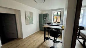 Deluxe Apartment, Non Smoking, Kitchen | Private kitchen
