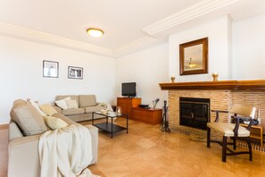 TV, fireplace, ping pong - Country House 'Na Penyal' with Sea View, Wi-Fi and Air Conditioning (Illes Balears)