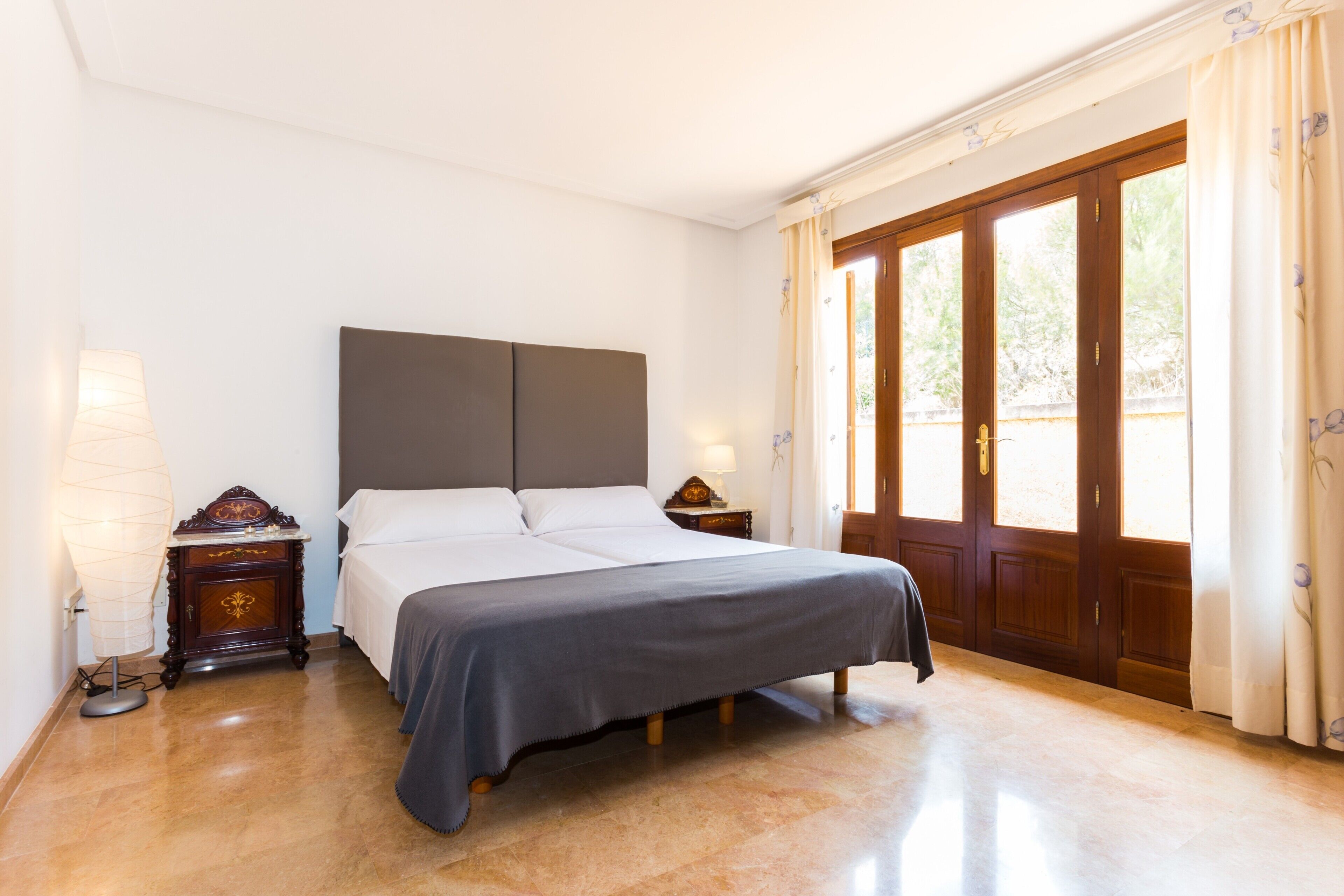 6 habitaciones, tabla de planchar con plancha y wifi gratis 