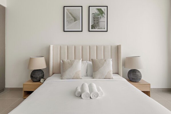 1 bedroom, in-room safe, iron/ironing board, WiFi - Superb 1Bed With Pool & Gym near the Burj Khalifa (Dubai)