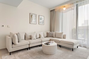 Smart TV - Superb 1Bed With Pool & Gym near the Burj Khalifa (Dubai)