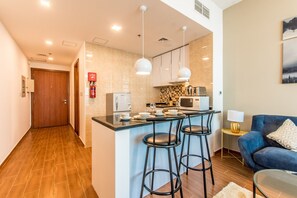 Apartamento, 1 habitación, balcón | Servicio de comidas en la habitación