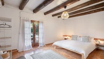 6 Schlafzimmer, BĂŒgeleisen/BĂŒgelbrett, kostenloses WLAN, BettwĂ€sche