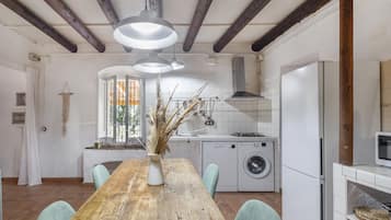 KĂŒhlschrank, Mikrowelle, Ofen, Herdplatte