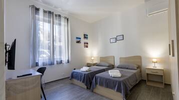 2 Schlafzimmer, BĂŒgeleisen/BĂŒgelbrett, kostenloses WLAN, BettwĂ€sche