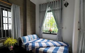 Deluxe Triple Room, Balcony, City View | Soundproofing, free WiFi, bed sheets - Ai Nghia Homestay - Banh Mi Hoi An (Da Nang)