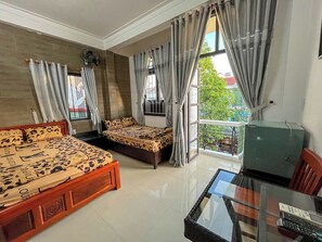 Deluxe Triple Room, Balcony, City View | Soundproofing, free WiFi, bed sheets - Ai Nghia Homestay - Banh Mi Hoi An (Da Nang)