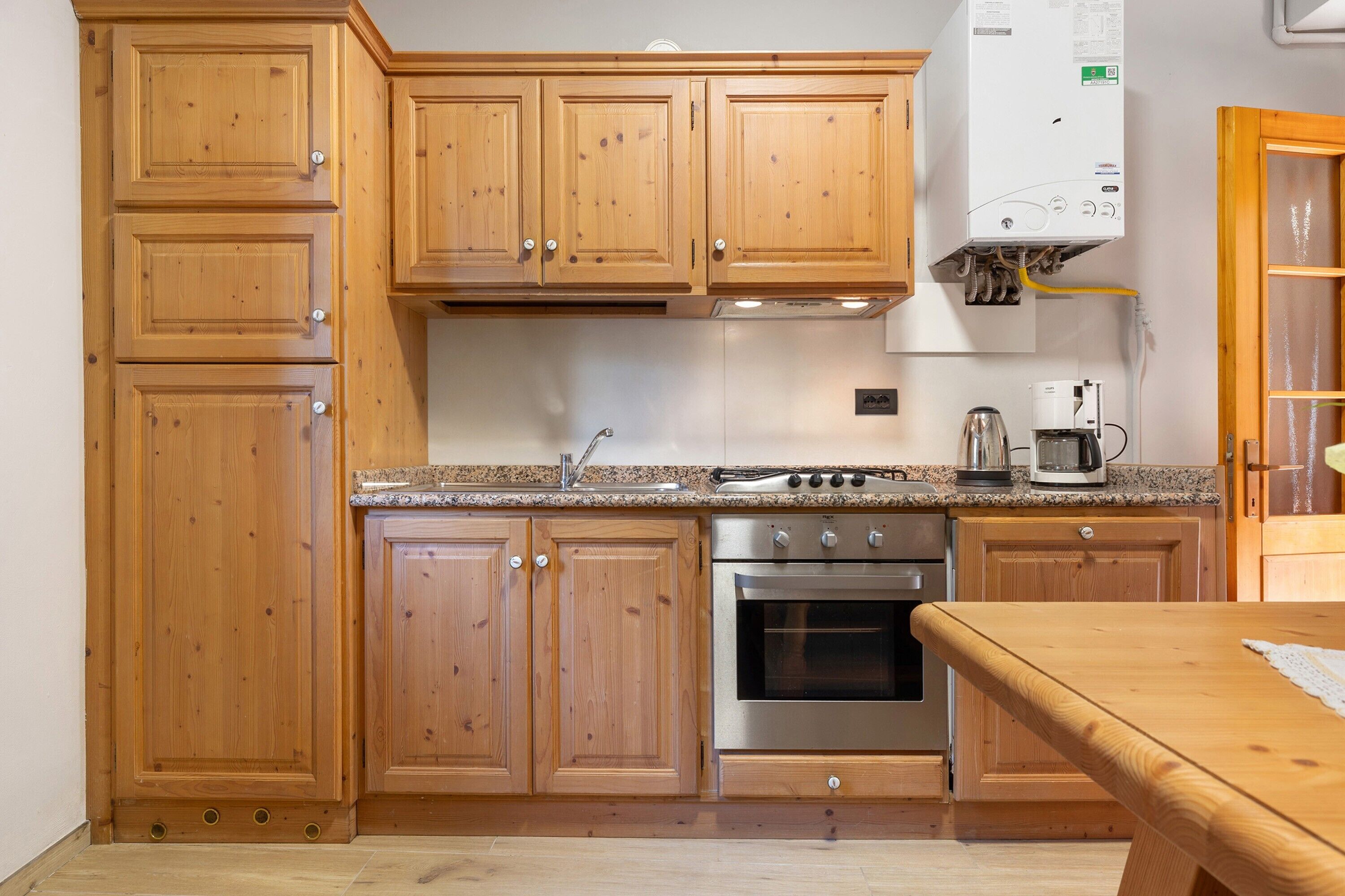 Réfrigérateur, four, plaque de cuisson, lave-vaisselle