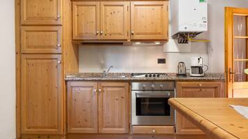 Réfrigérateur, four, plaque de cuisson, lave-vaisselle